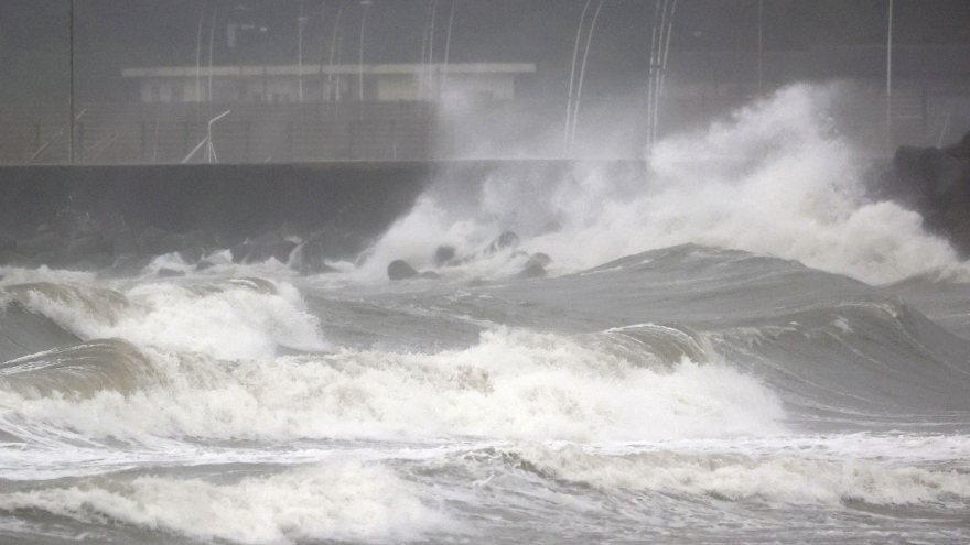 Siêu bão Nanmadol khiến 2 người thiệt mạng ở Nhật Bản
